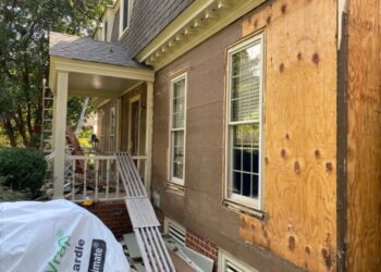 Should You Paint or Replace Old Wood Siding?