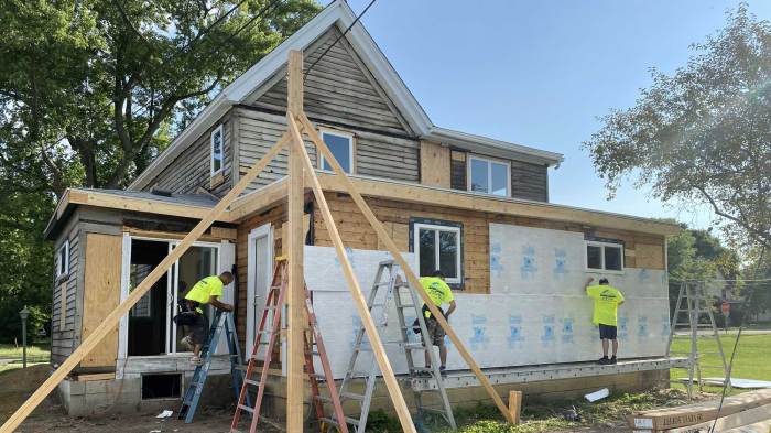 How to Choose a Siding Contractor: A Comprehensive Guide